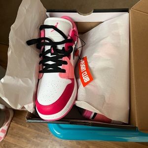 Kids Jordan Low GS White/Black-Pinksickle